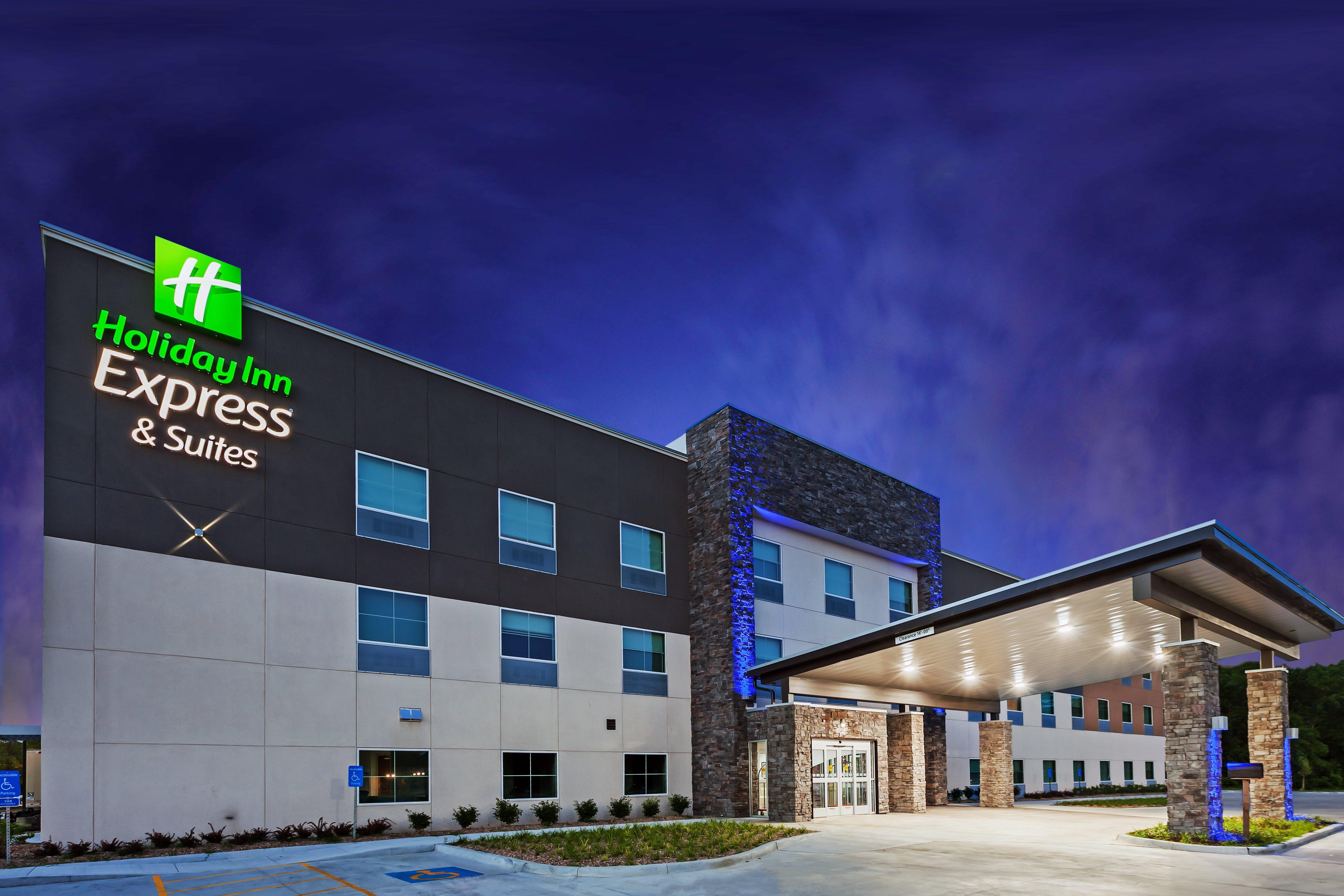 Holiday Inn Express & Suites - Coffeyville, An Ihg Hotel Exterior photo